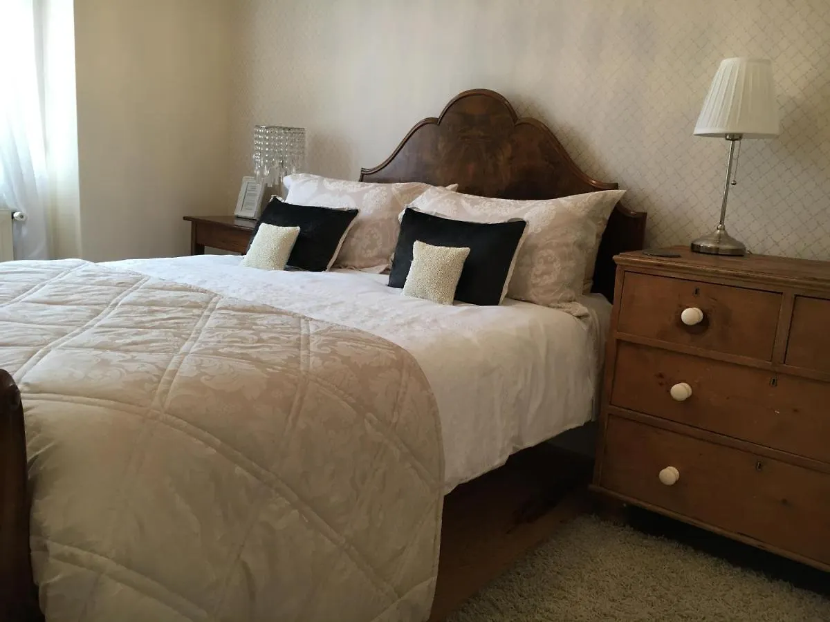 Le Presbytere B&B And Gite-Sleeps 4-6 Puy-lʼÉvêque 3*,