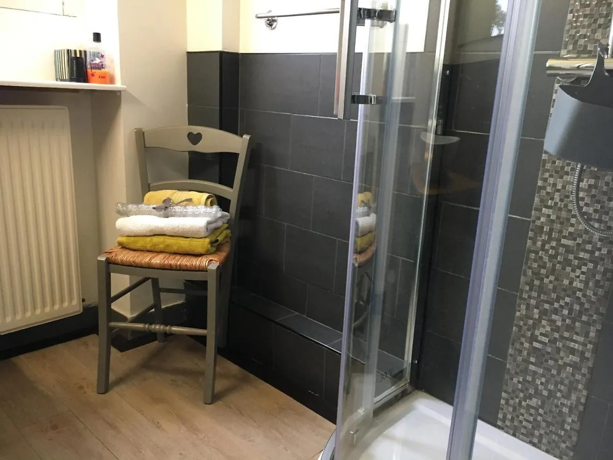 Nocleg ze śniadaniem Le Presbytere B&B And Gite-Sleeps 4-6 Puy-lʼÉvêque