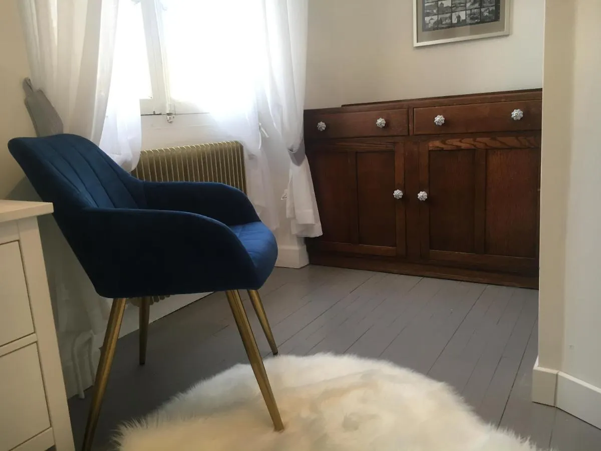 *** Nocleg ze śniadaniem Le Presbytere B&B And Gite-Sleeps 4-6 Puy-lʼÉvêque Francja
